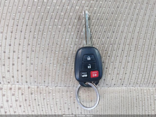 Toyota Camry Le Image 9