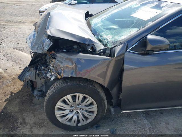 Toyota Camry Le Image 14