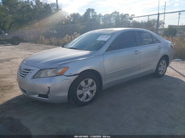 Toyota Camry Le Image 2