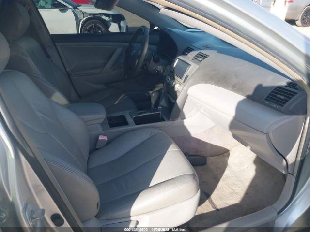 Toyota Camry Le Image 4