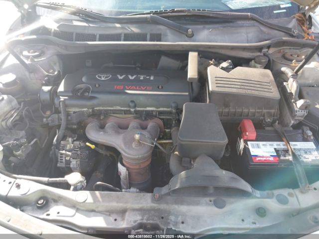 Toyota Camry Le Image 8