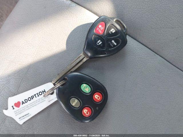 Toyota Camry Le Image 12