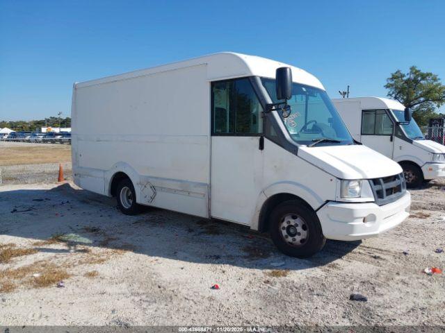  Salvage Isuzu Commercial Van