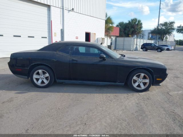 Dodge Challenger Sxt Image 8