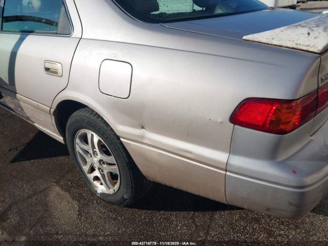 Toyota Camry Le V6 Image 8