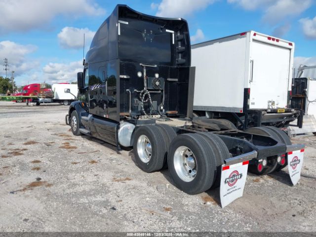 Peterbilt 579 Image 3