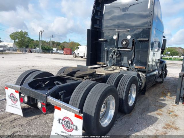 Peterbilt 579 Image 7