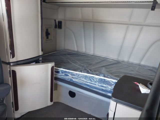 Peterbilt 579 Image 2