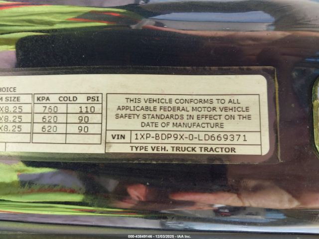 Peterbilt 579 Image 6