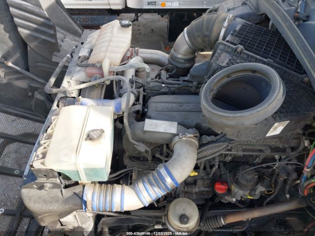 Peterbilt 579 Image 9