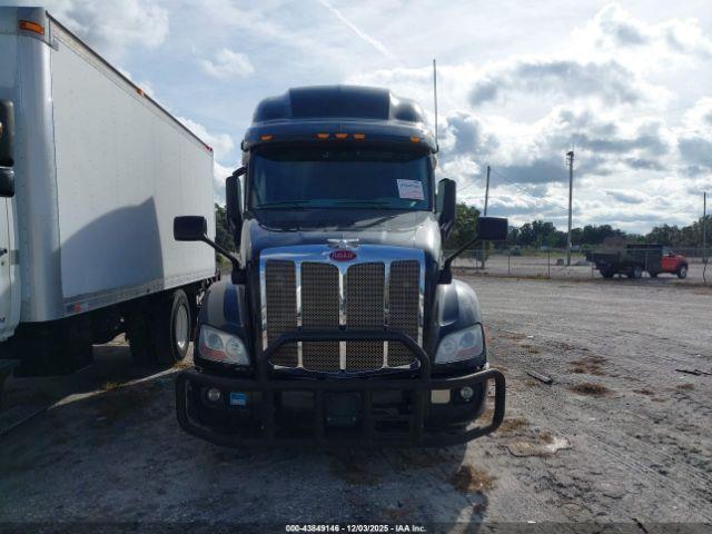 Peterbilt 579 Image 13