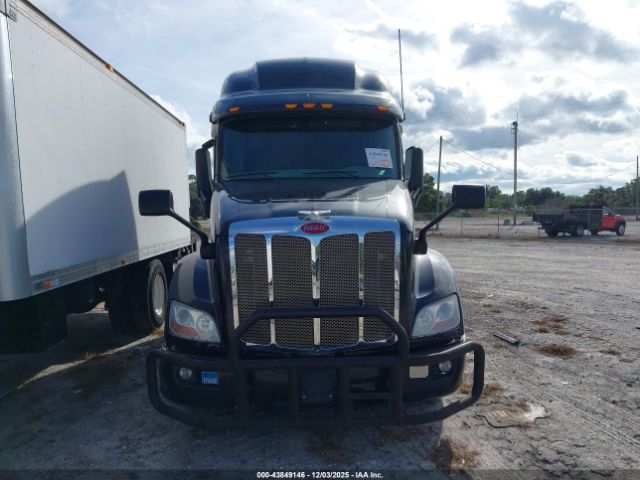 Peterbilt 579 Image 15