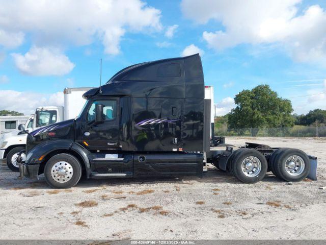Peterbilt 579 Image 12
