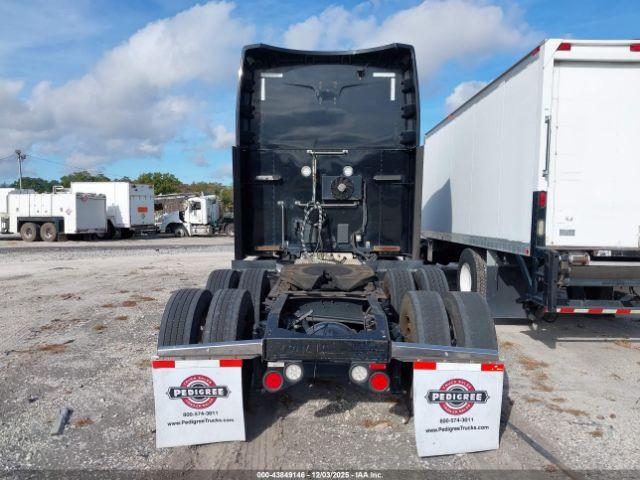 Peterbilt 579 Image 10