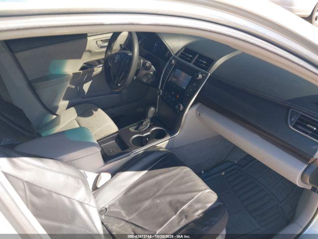 Toyota Camry Le Image 5