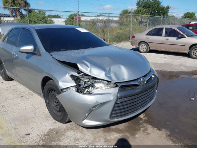 Toyota Camry Le Image 4