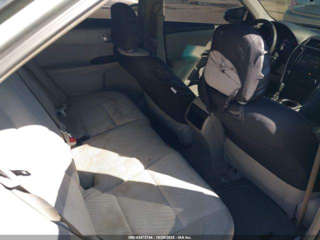 Toyota Camry Le Image 19