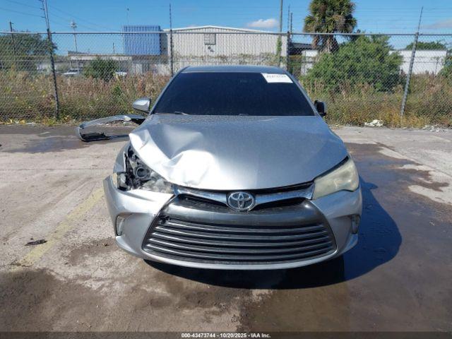 Toyota Camry Le Image 11