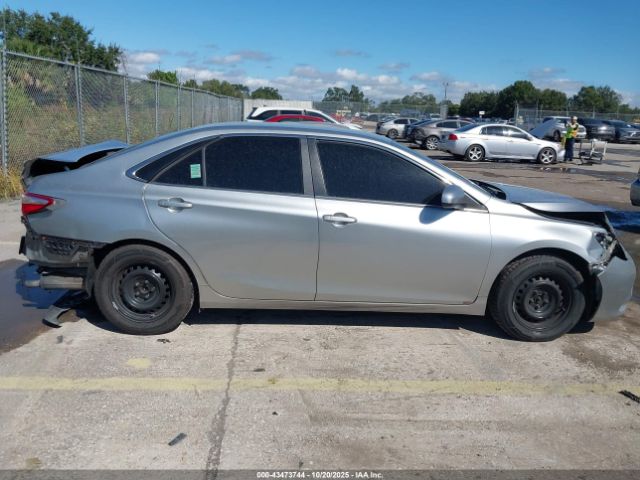 Toyota Camry Le Image 15