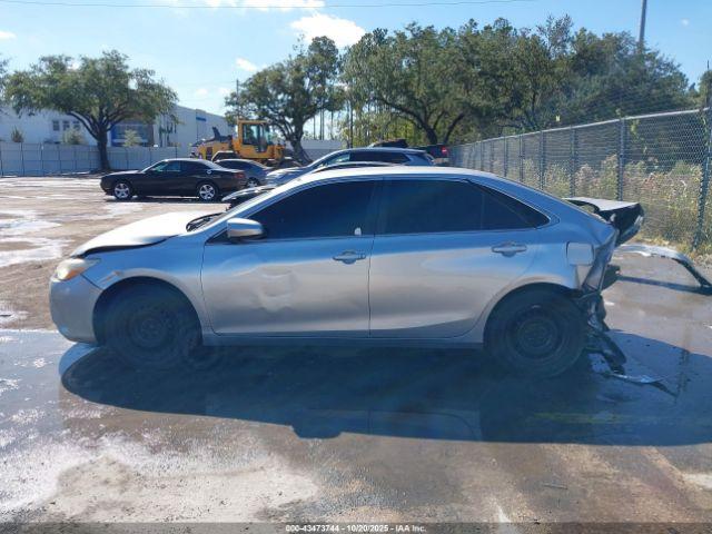 Toyota Camry Le Image 16