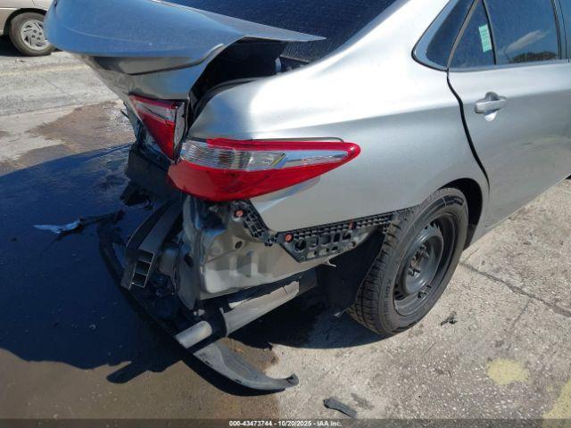 Toyota Camry Le Image 17