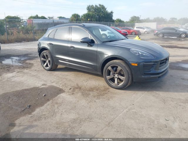 Porsche Macan T Image 1