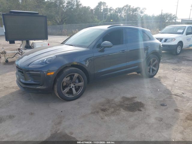 Porsche Macan T Image 8