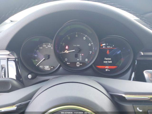 Porsche Macan T Image 7