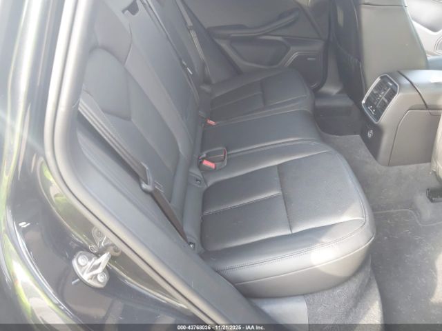 Porsche Macan T Image 11