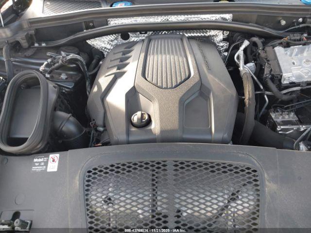 Porsche Macan T Image 9