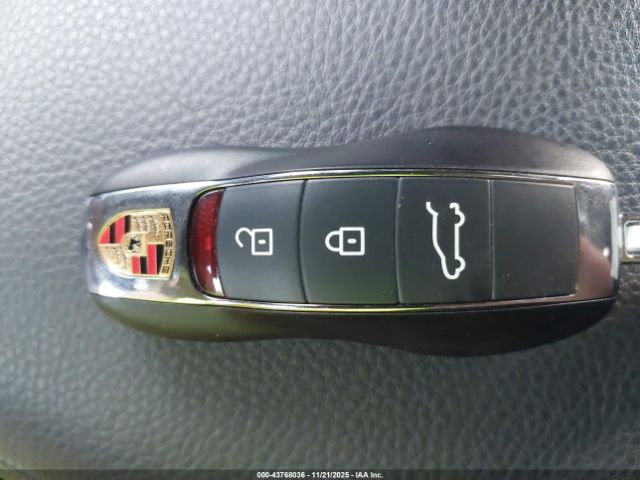 Porsche Macan T Image 12