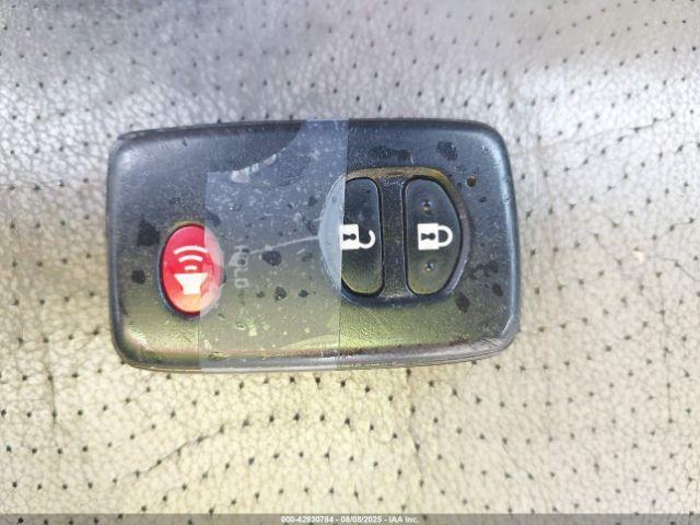 Toyota Prius Two Image 16