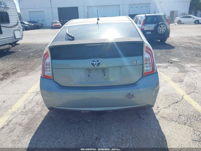 Toyota Prius Two Image 11