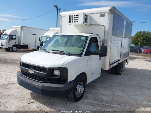 Chevrolet Express 4500 Image 4