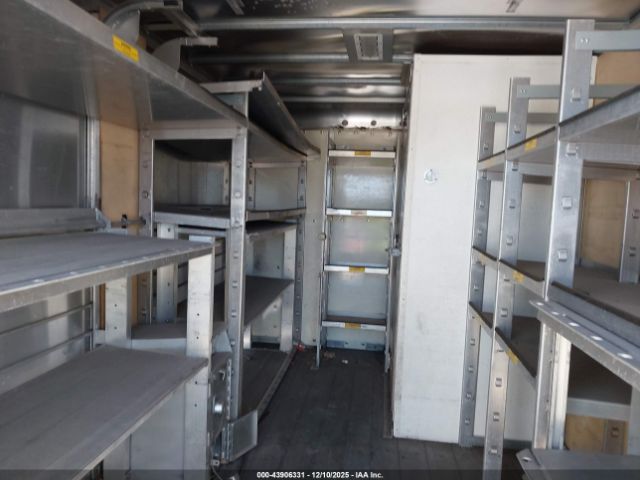 Chevrolet Express 4500 Image 6