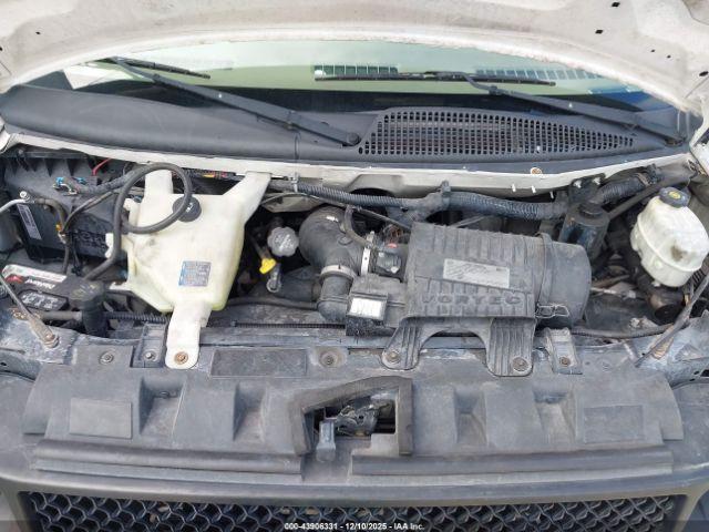 Chevrolet Express 4500 Image 10