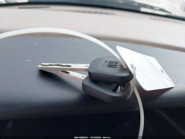 Chevrolet Express 4500 Image 14