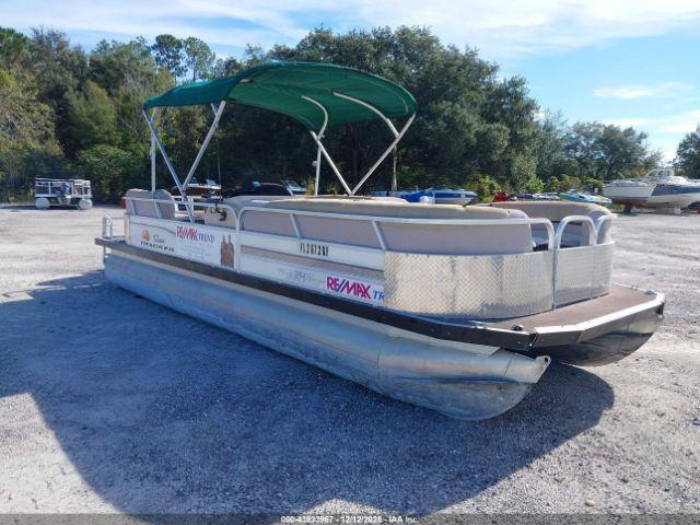  Salvage Tracker Marine Sun Tracker