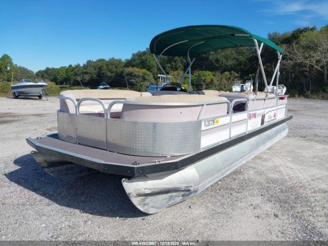 Tracker Marine Sun Tracker Image 8