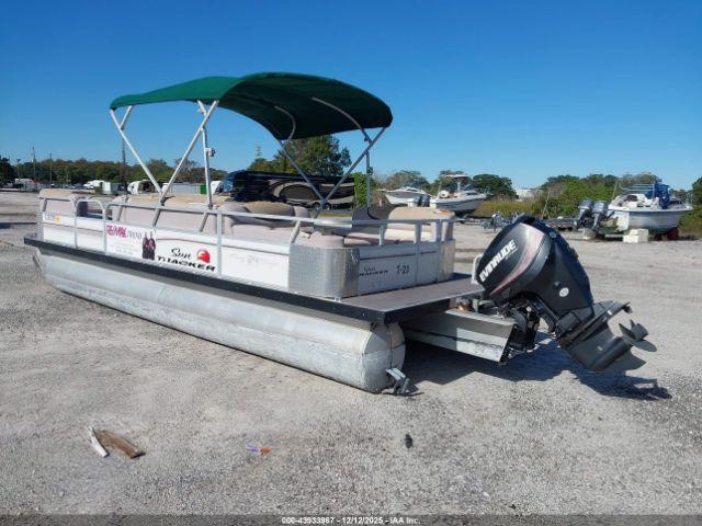 Tracker Marine Sun Tracker Image 3