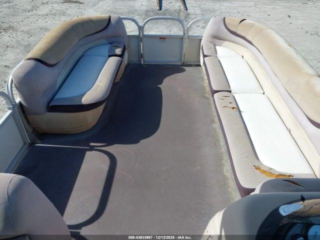 Tracker Marine Sun Tracker Image 6