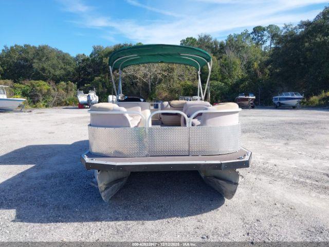 Tracker Marine Sun Tracker Image 2