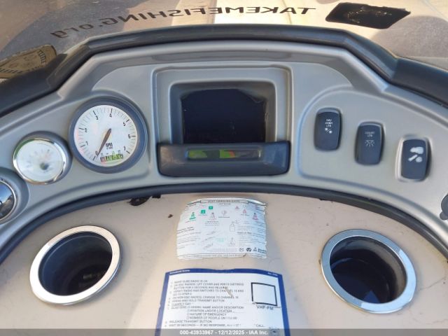 Tracker Marine Sun Tracker Image 4