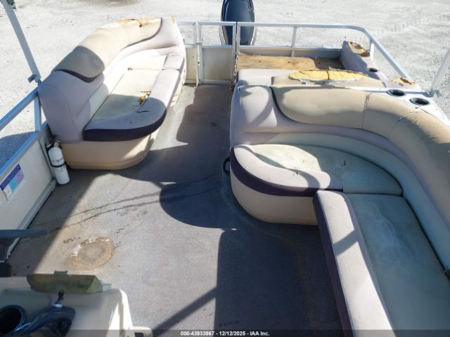 Tracker Marine Sun Tracker Image 5