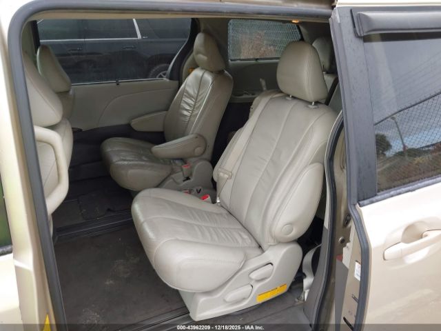 Toyota Sienna Xle V6 Image 8