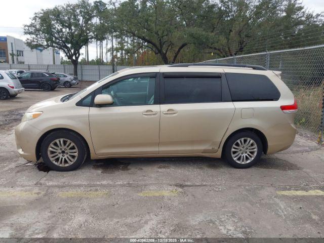 Toyota Sienna Xle V6 Image 14