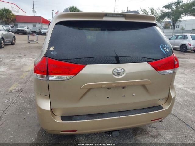 Toyota Sienna Xle V6 Image 15