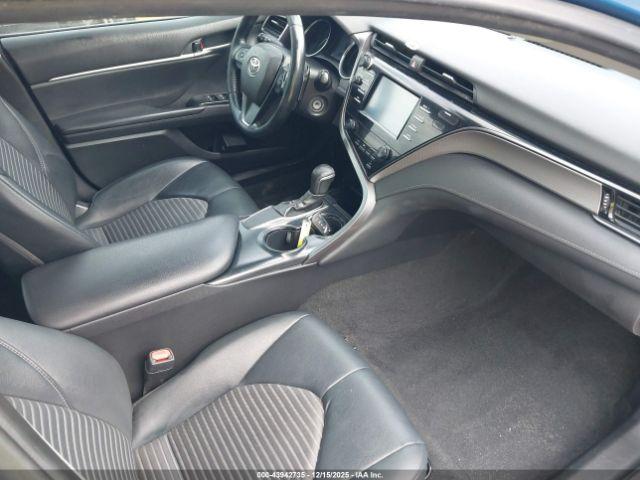 Toyota Camry Se Image 8