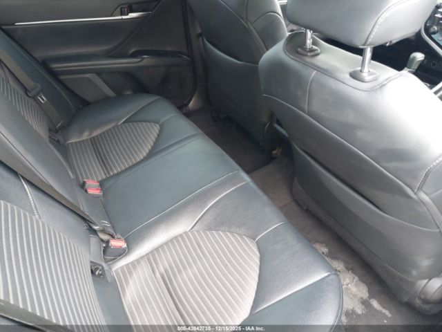 Toyota Camry Se Image 12