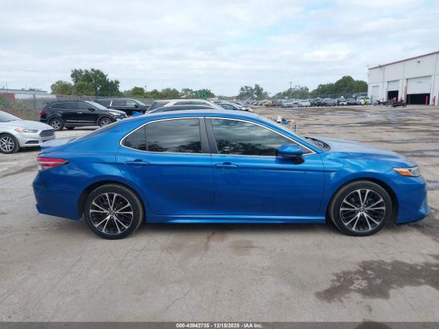 Toyota Camry Se Image 13